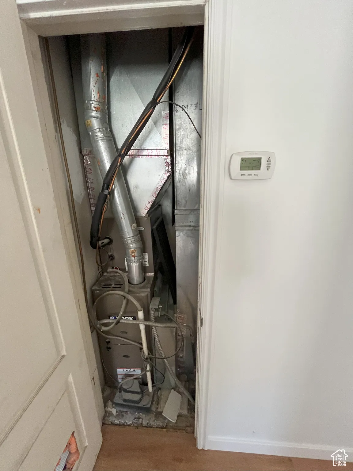 Utility room with heating unit