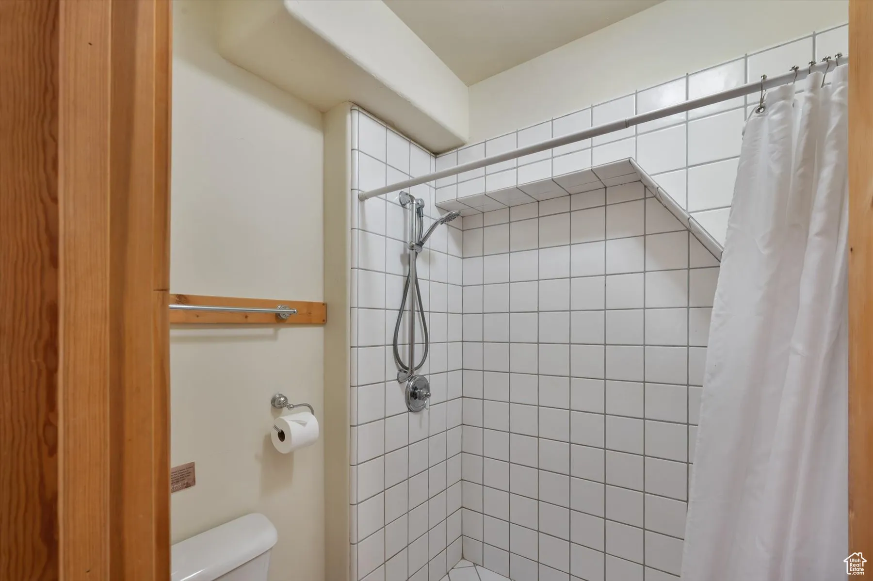 Bathroom featuring tiled shower