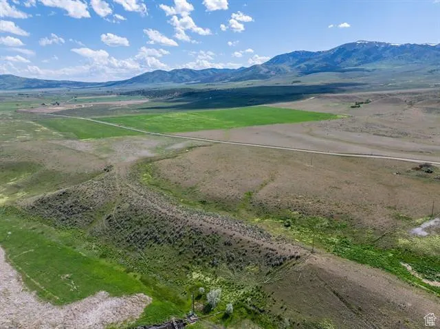 Overview of rural landscape featuring a mountain backdrop
