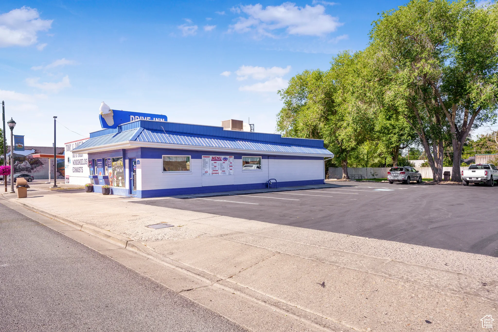 View of commercial location with uncovered parking