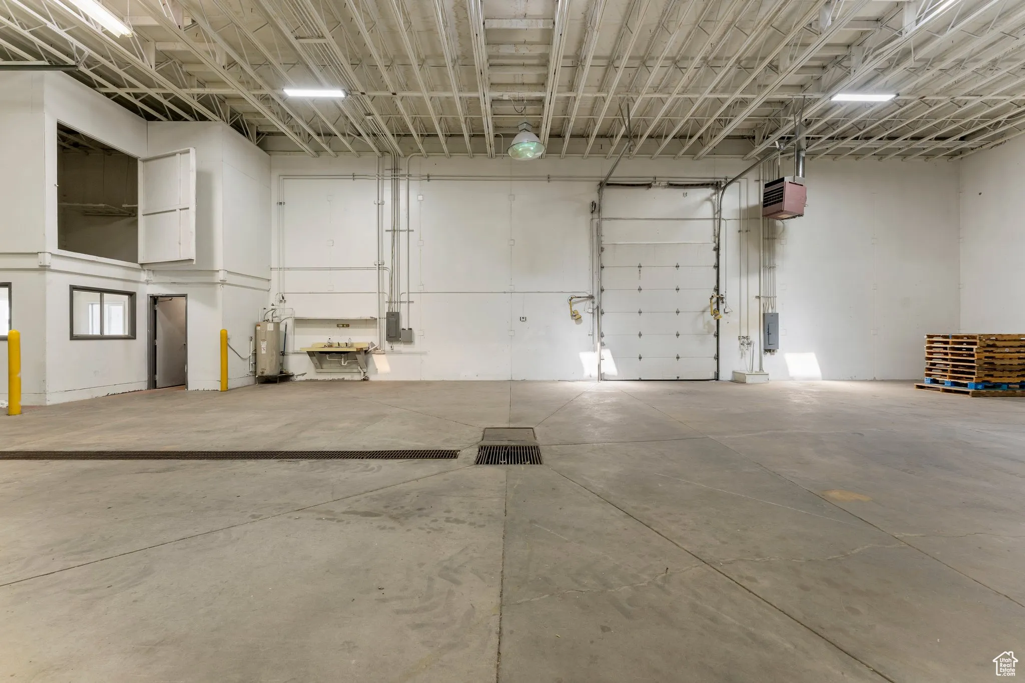 Garage featuring water heater