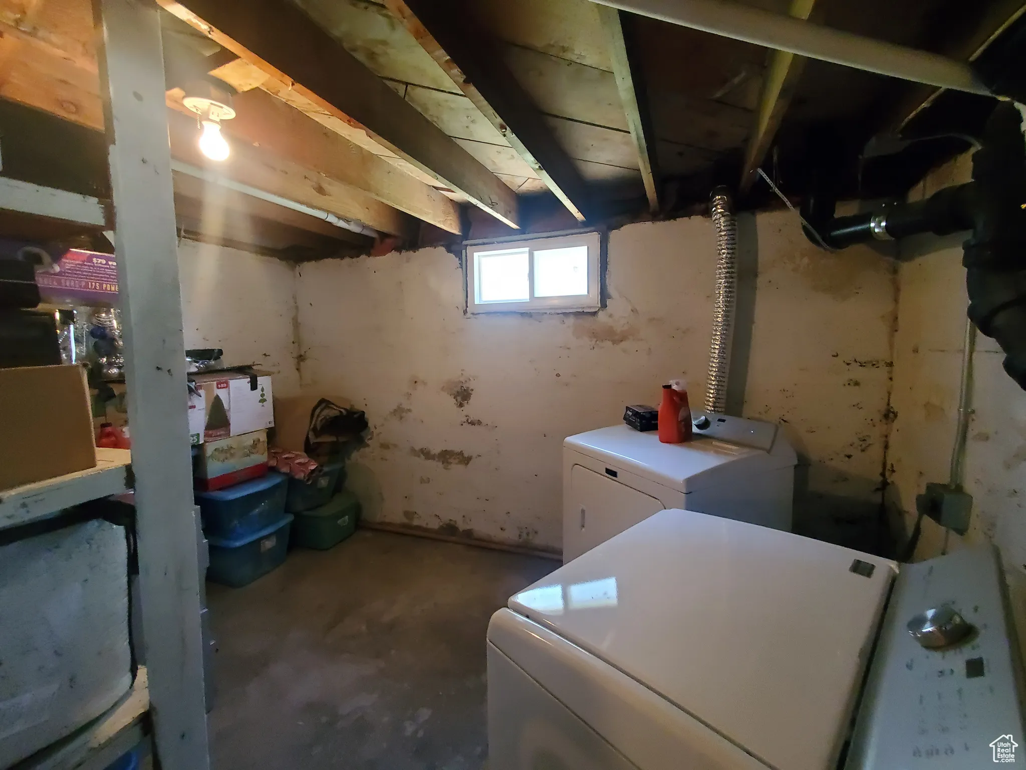 Basement featuring independent washer and dryer
