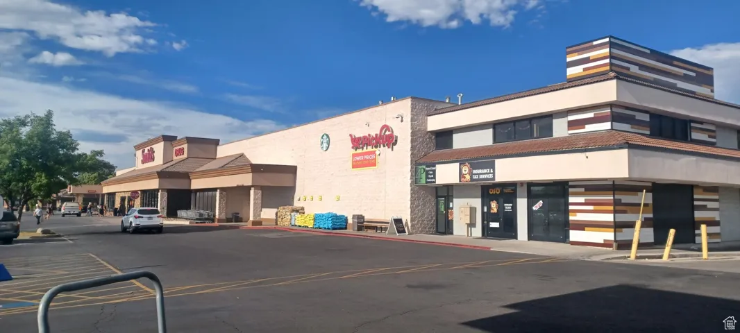 View of commercial location with uncovered parking