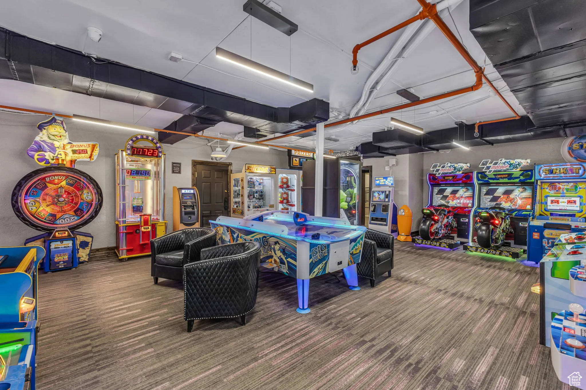 Recreation room with carpet flooring