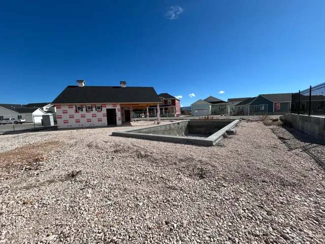 Pool/ Clubhouse