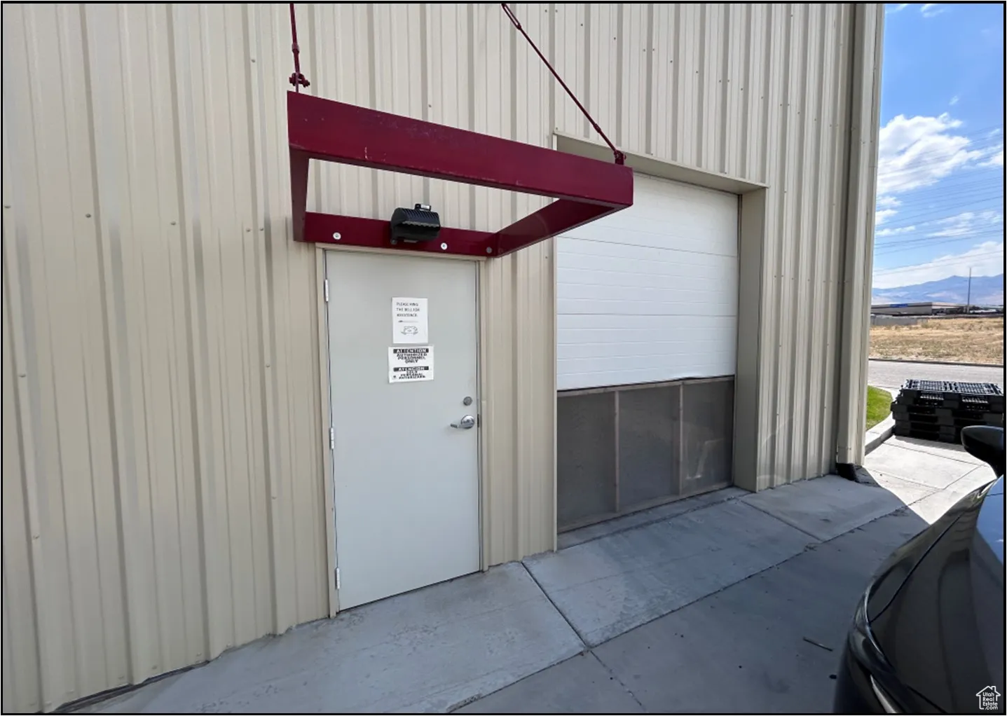 Garage with a mountain view