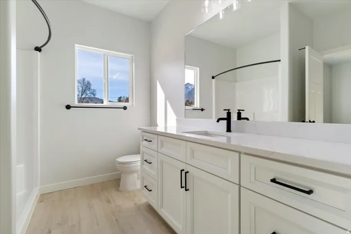 Master/Suite Bathroom.