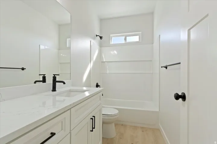 Guest Bathroom with Tub/Shower Combo.  Quartz Countertop. Large Mirror.