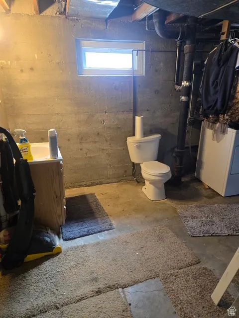 Below grade area with washer / dryer