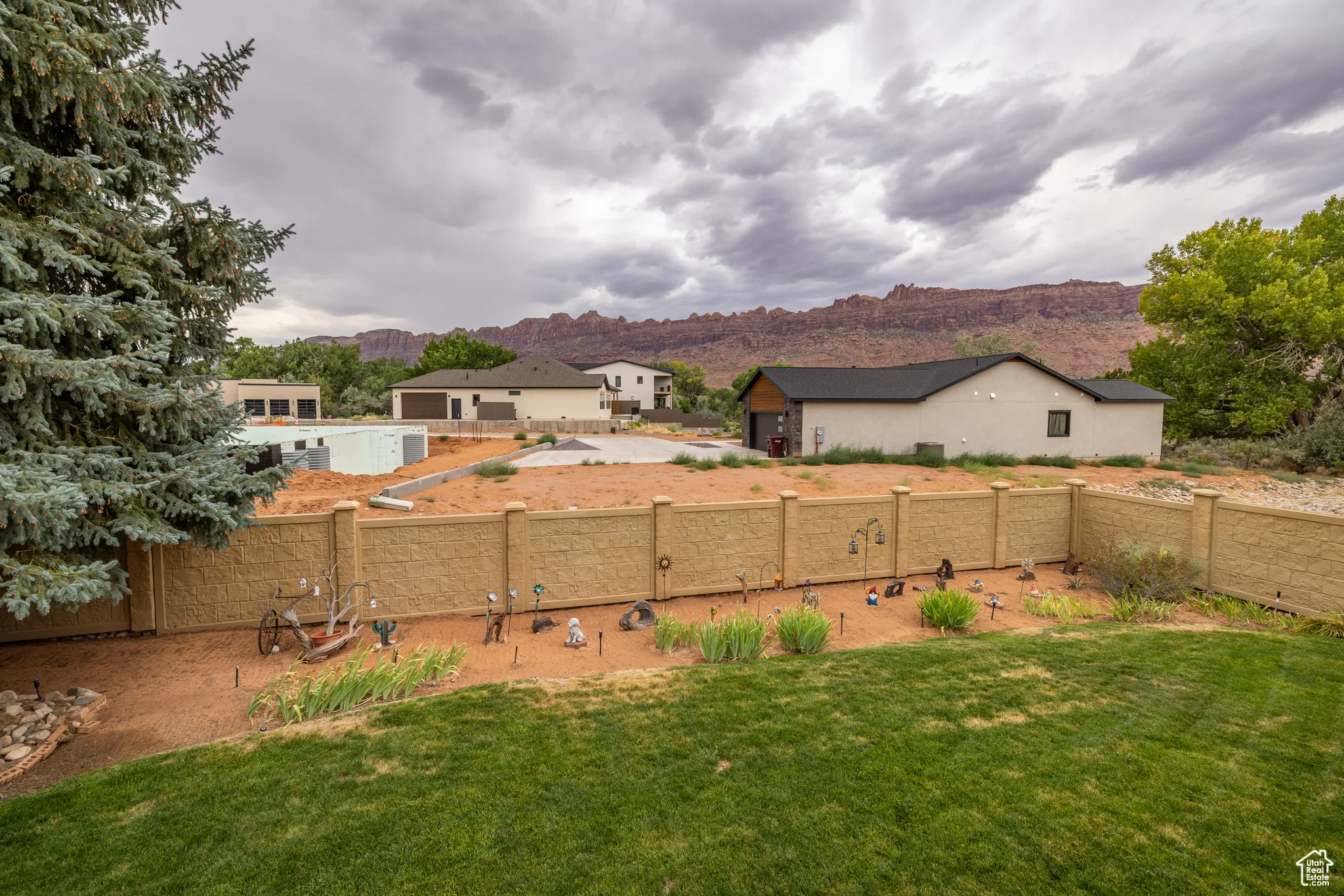 Fenced backyard with a mountain view