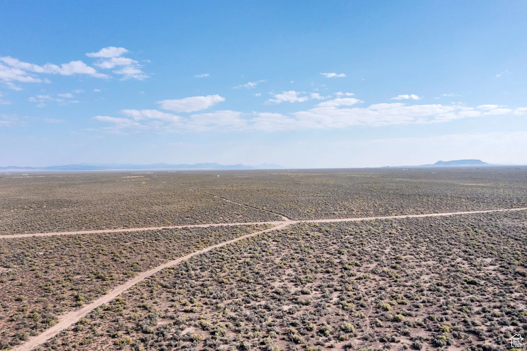 Overview of rural landscape featuring mountains and a desert landscape