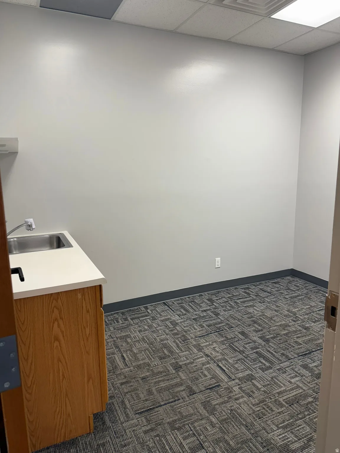 Laundry area featuring a drop ceiling and a sink