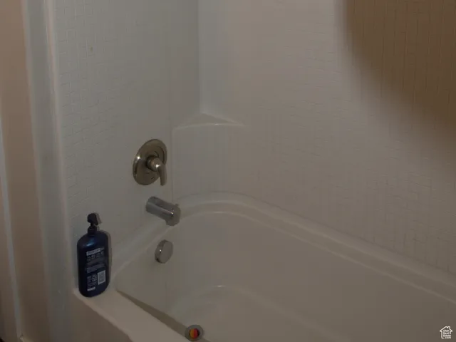 Detailed view of a bath