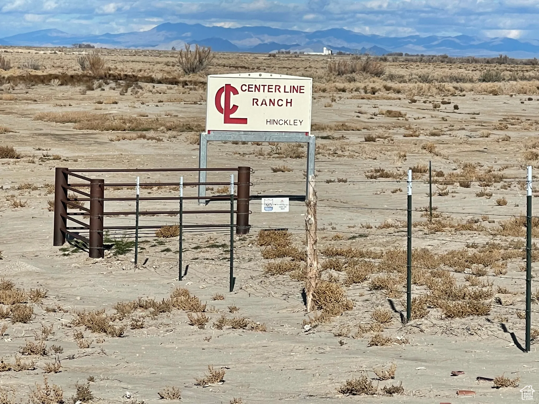 View of yard with a mountain view and a desert view
