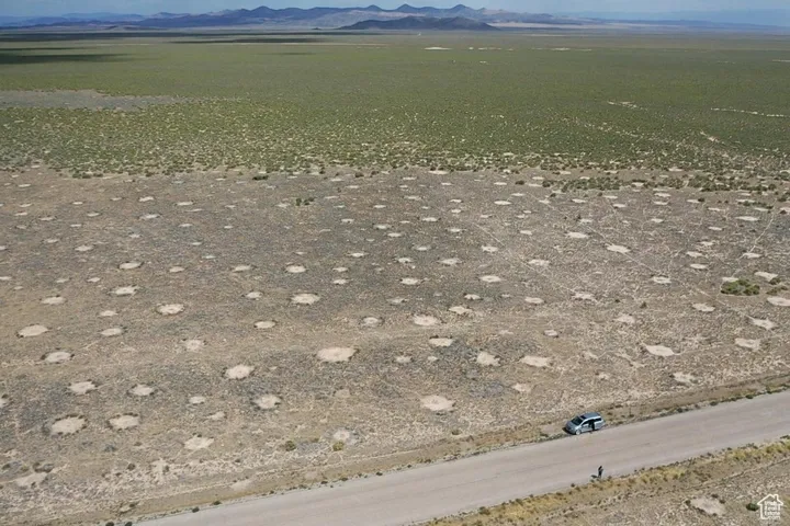 Aerial overview of property's location featuring a mountain backdrop