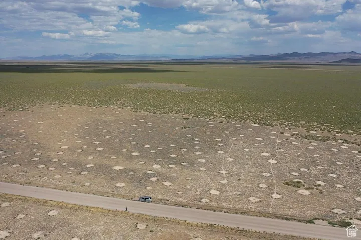Bird's eye view of a mountainous background