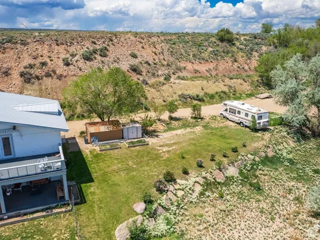 Aerial view of property and surrounding area