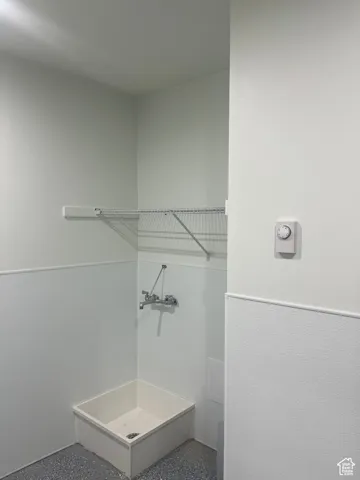 Bathroom with speckled floor