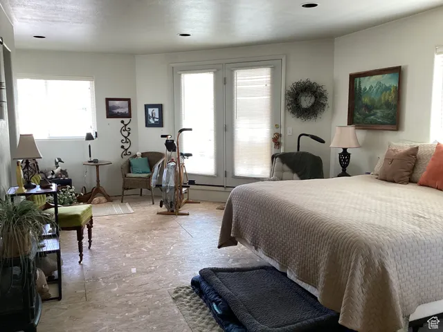 Bedroom with access to outside