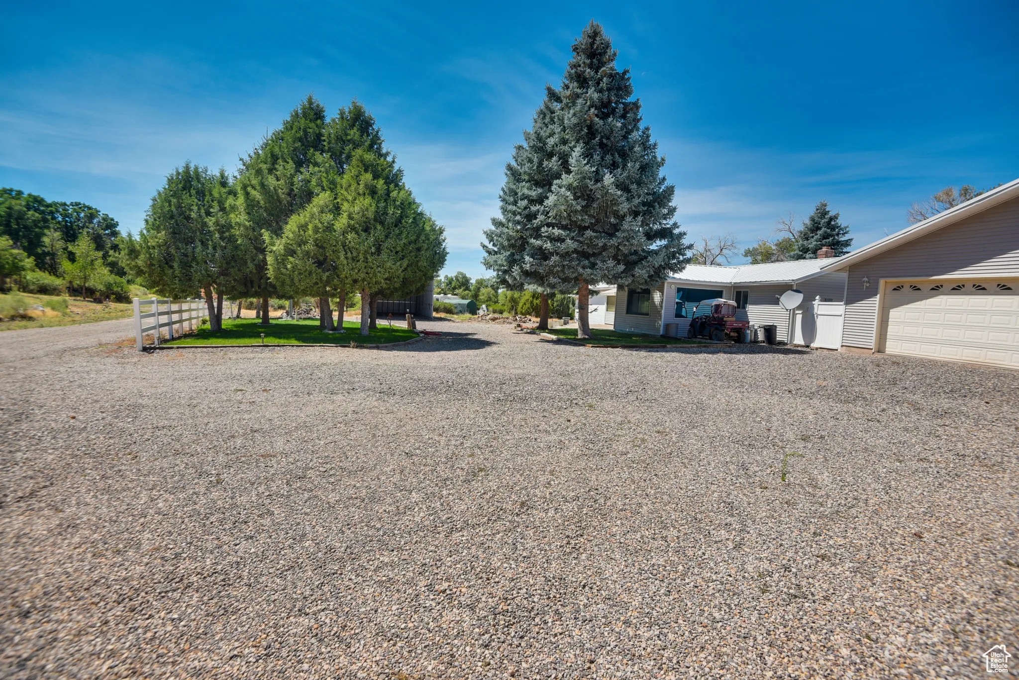 View of dirt / gravel driveway
