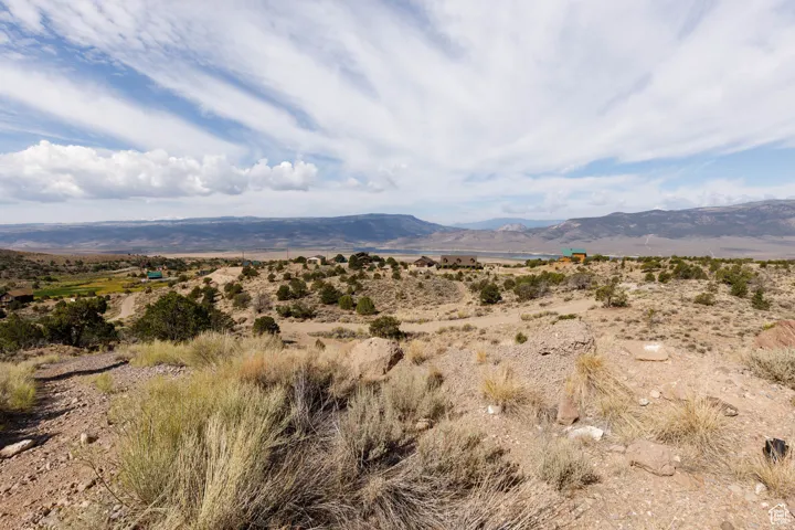 Mountain view with a desert landscape