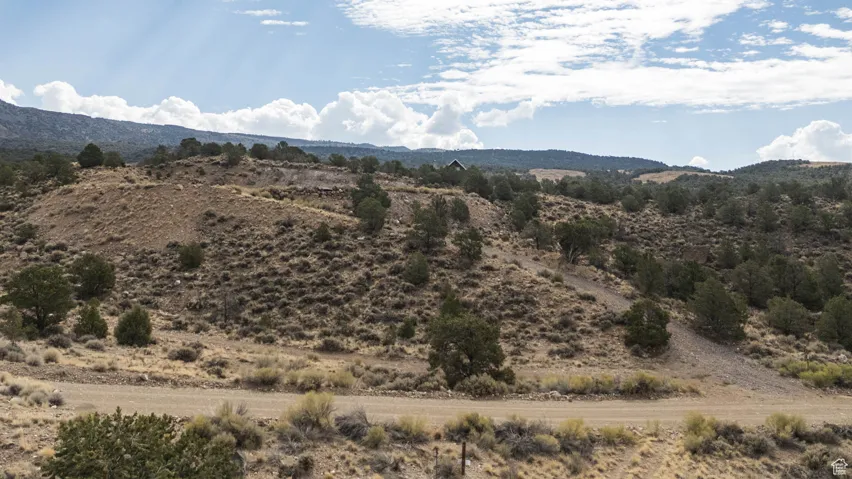 Mountain view with a desert landscape