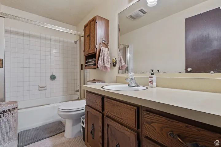 Bathroom with bathtub / shower combination and vanity