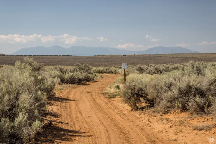 112 S Cottontail Ave, La Sal, Utah 84530