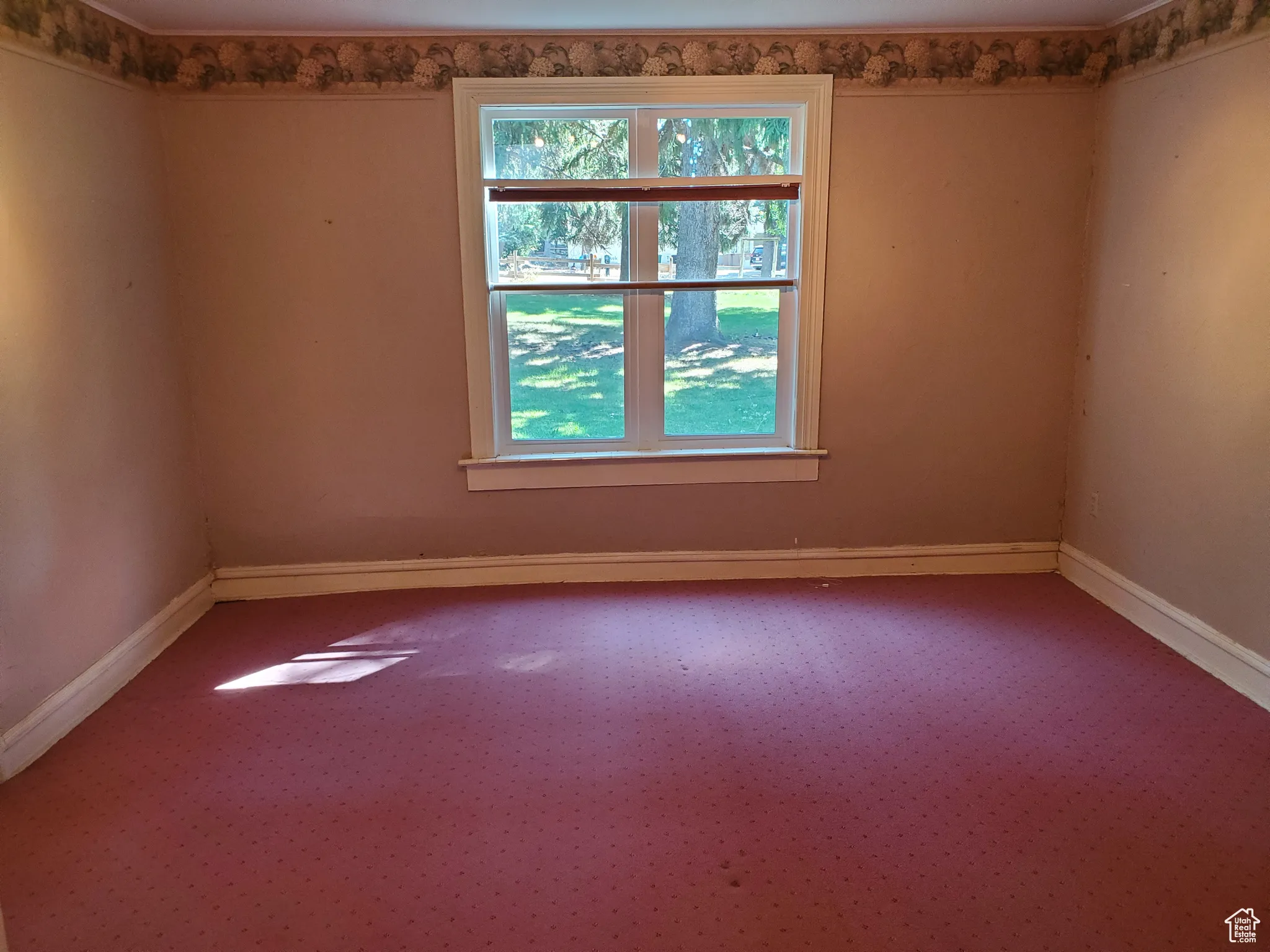 Unfurnished room with baseboards