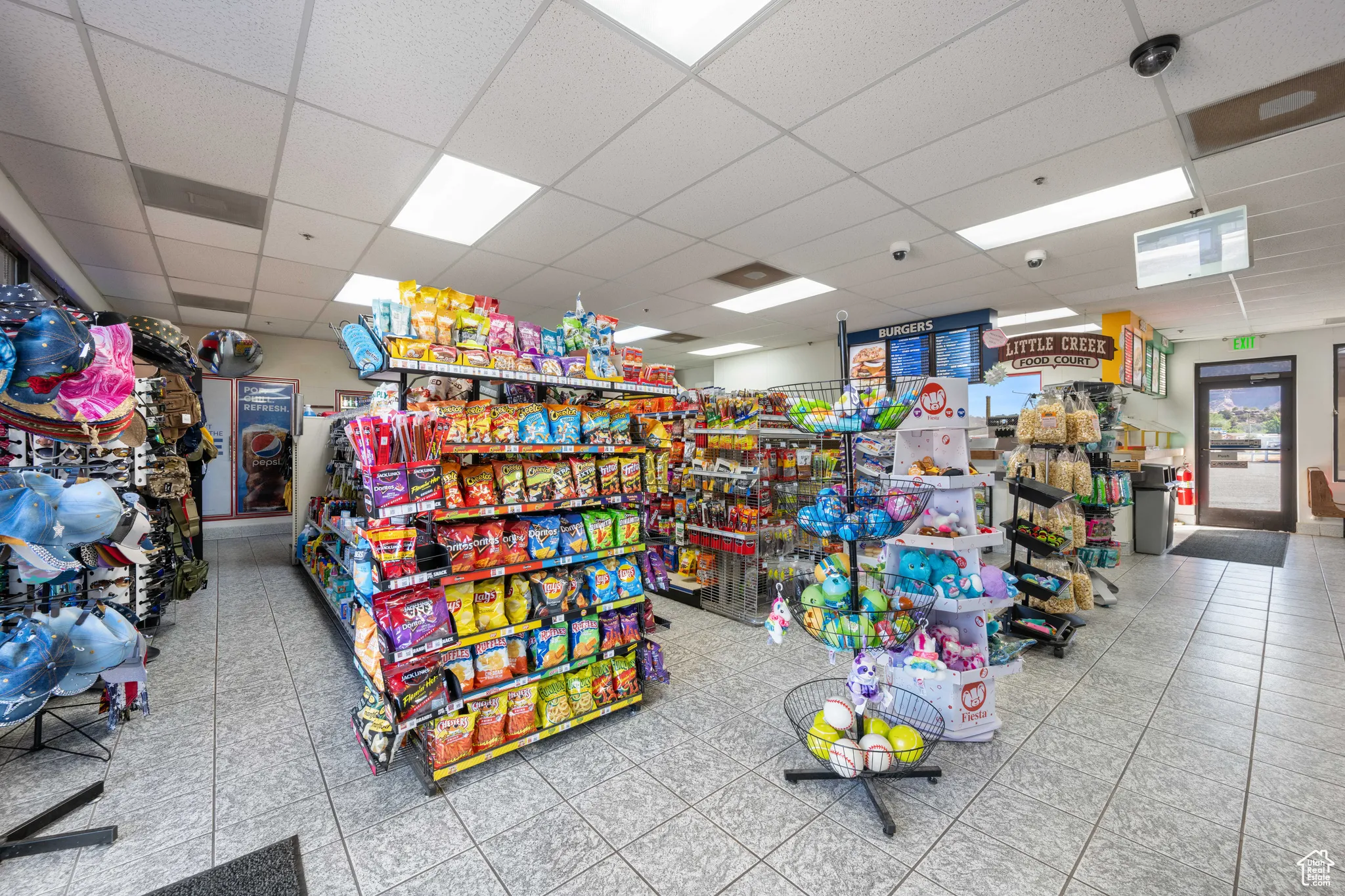 Miscellaneous room featuring a drop ceiling