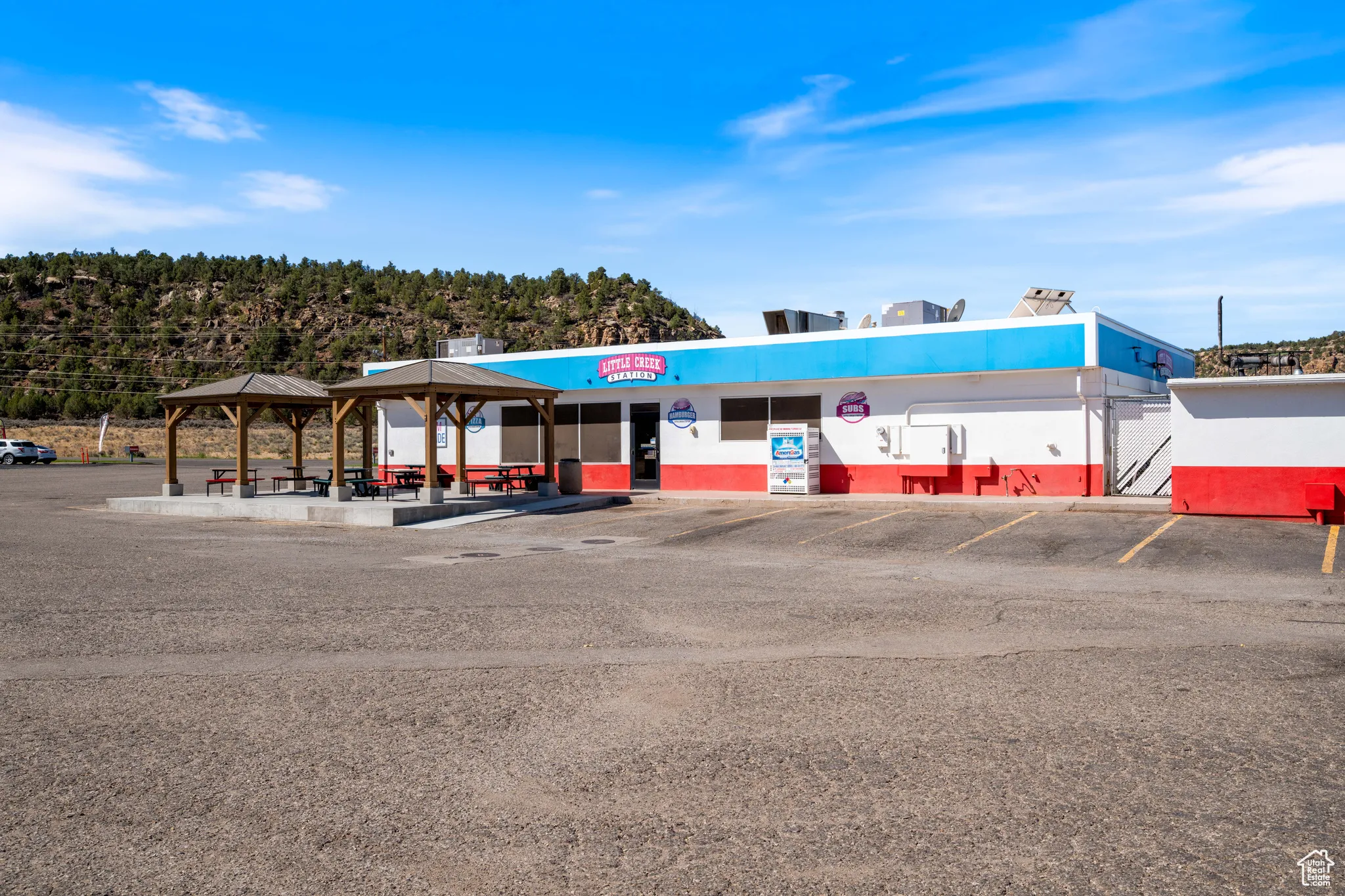 View of commercial location with uncovered parking