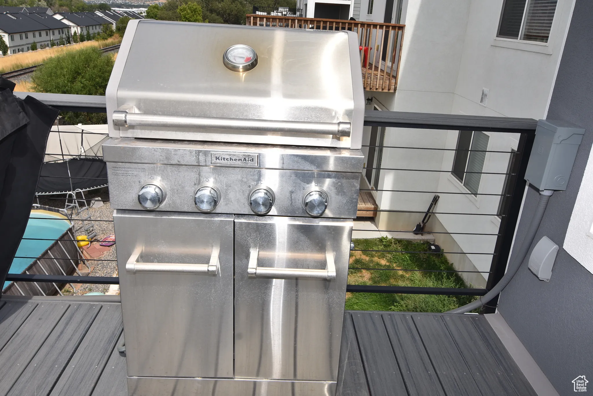 Natural gas grill on back main level deck.