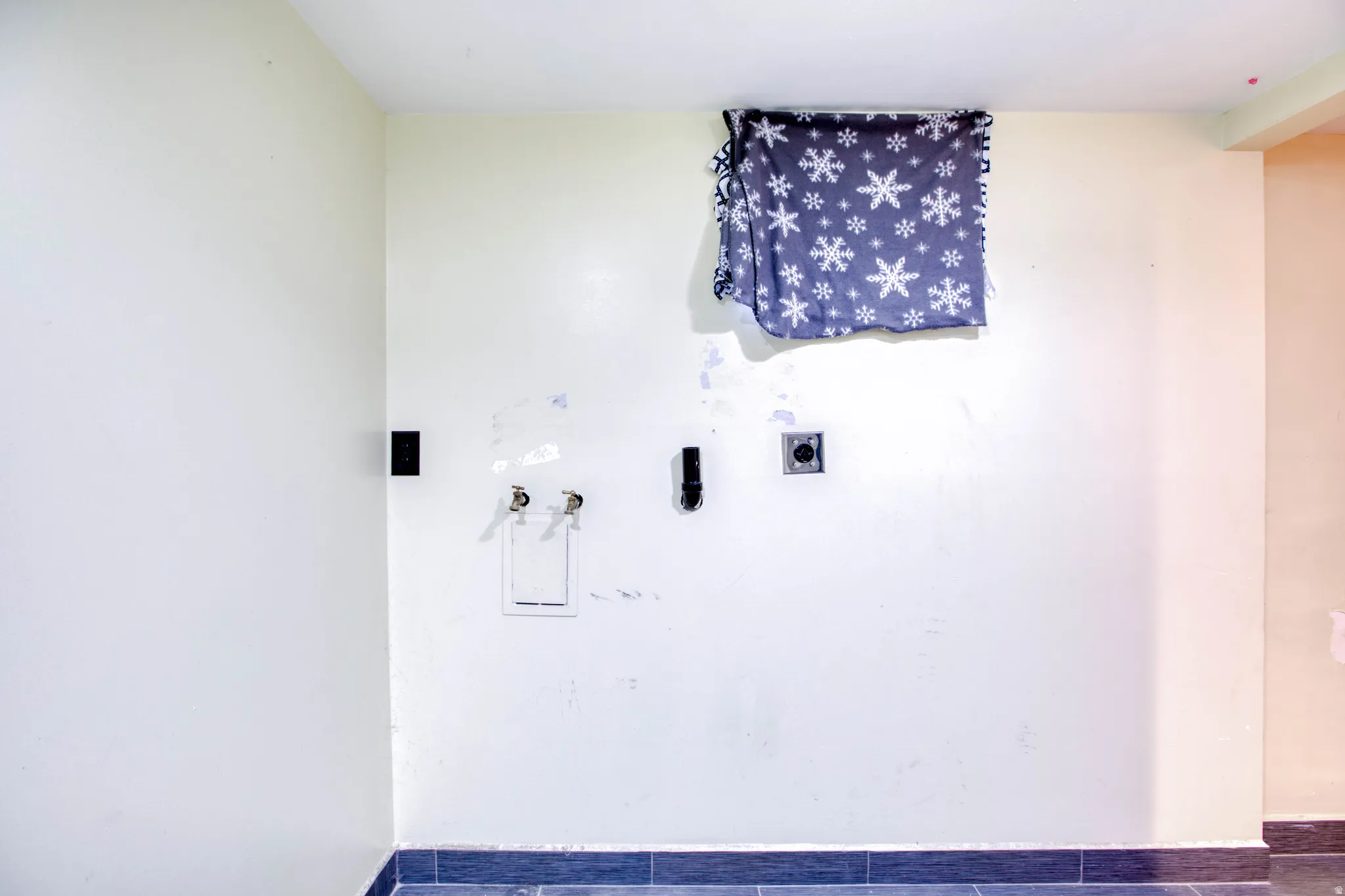 Laundry area with hookup for a washing machine and hookup for an electric dryer