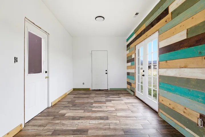 Breezeway/Sunroom into Garage