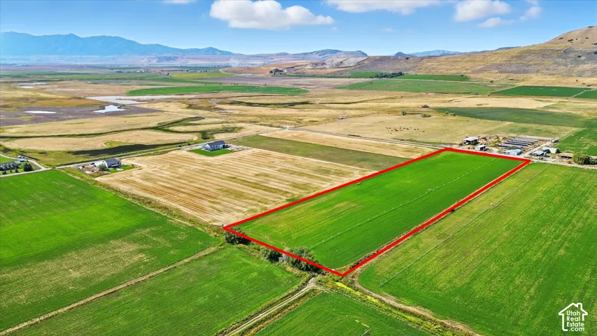 View of rural area featuring a mountain backdrop, property boundaries highlighted, and abundant farmland
