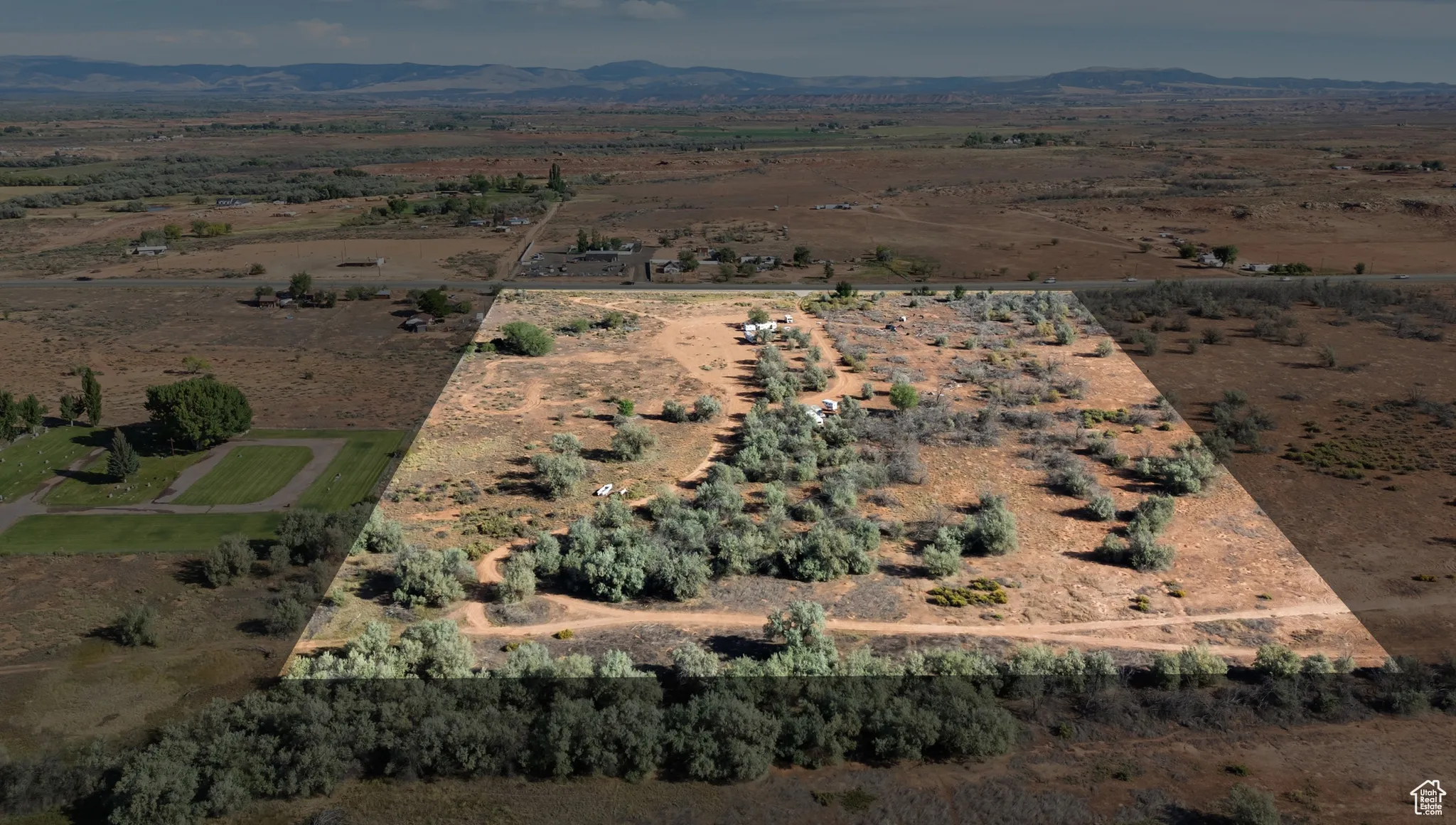 Aerial view of property's location with rural landscape and mountains