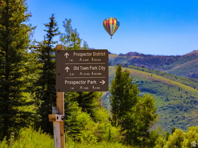 Community sign featuring a mountain view