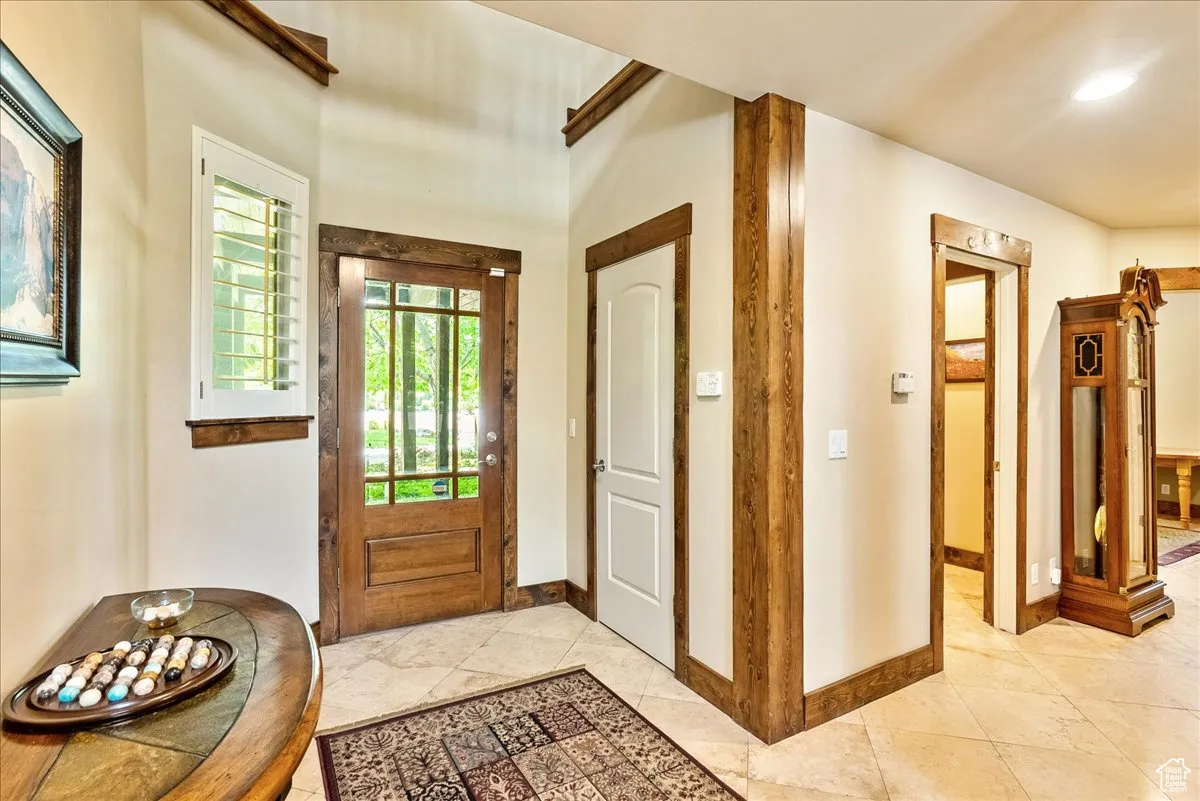 Foyer entrance with baseboards