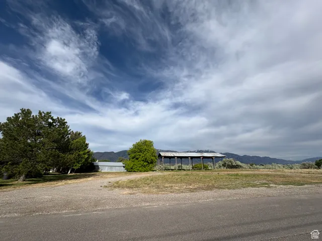 View of yard featuring a mountain view