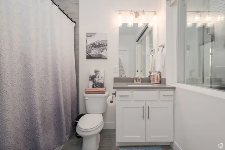 Full ensuite bathroom just off 2nd bedroom with a full tub/shower