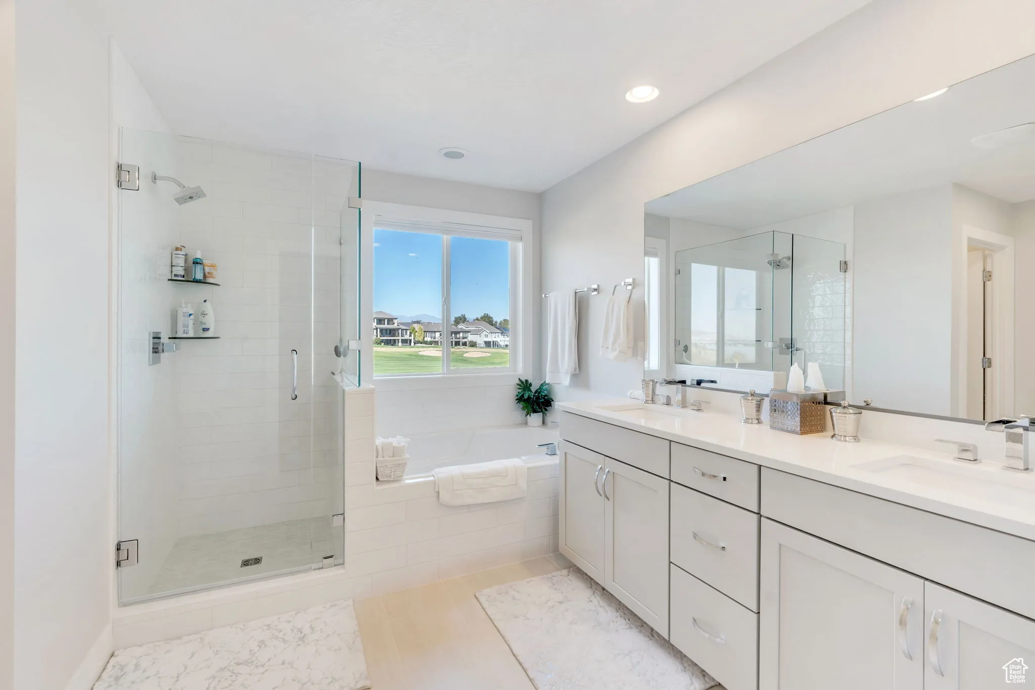 Primary separate tub & shower