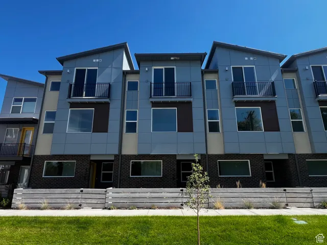 Welcome Home! This sharp, modern, and full of curb appeal-this is the kind of place that makes you do a double take.