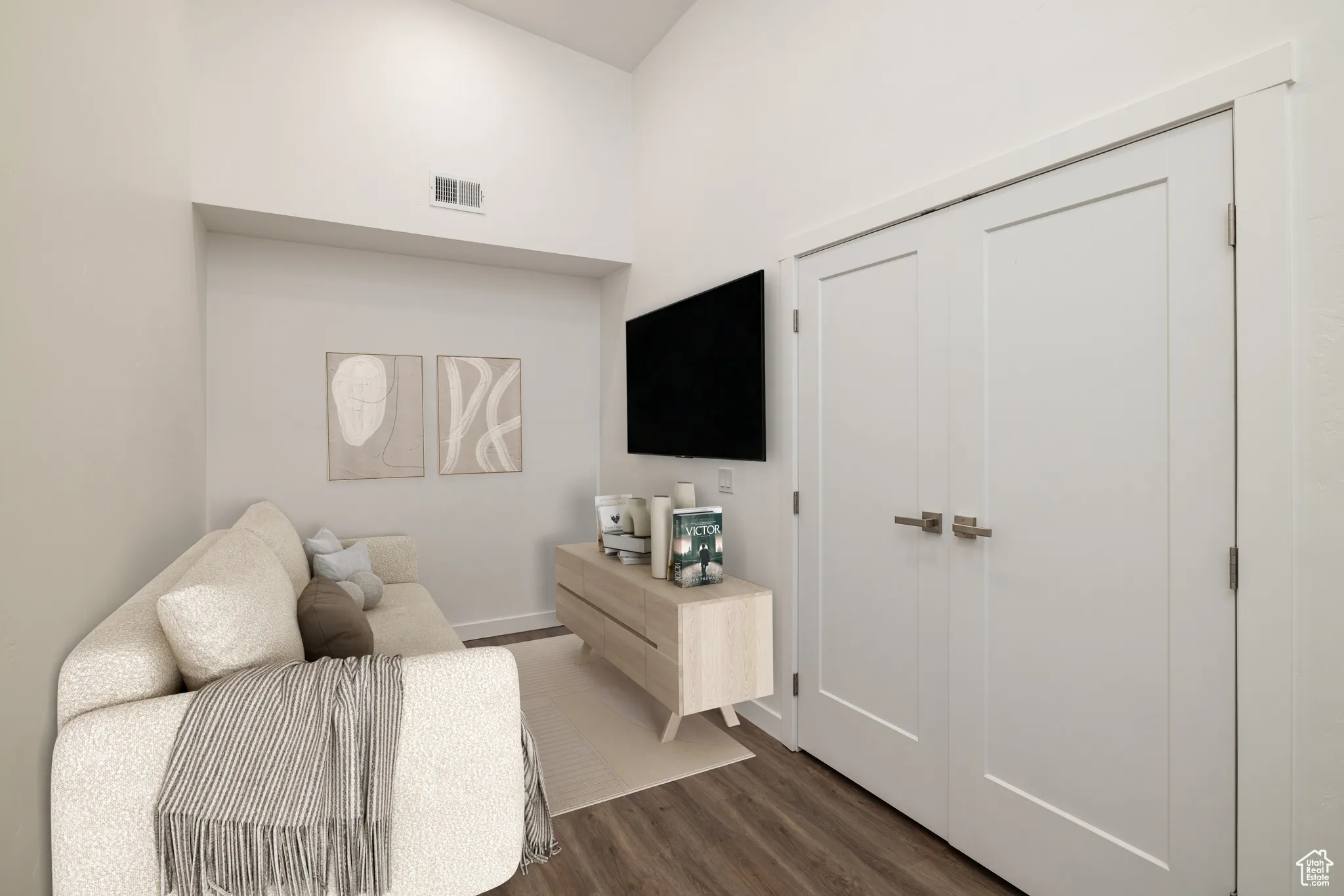 Flex room with virtual staging