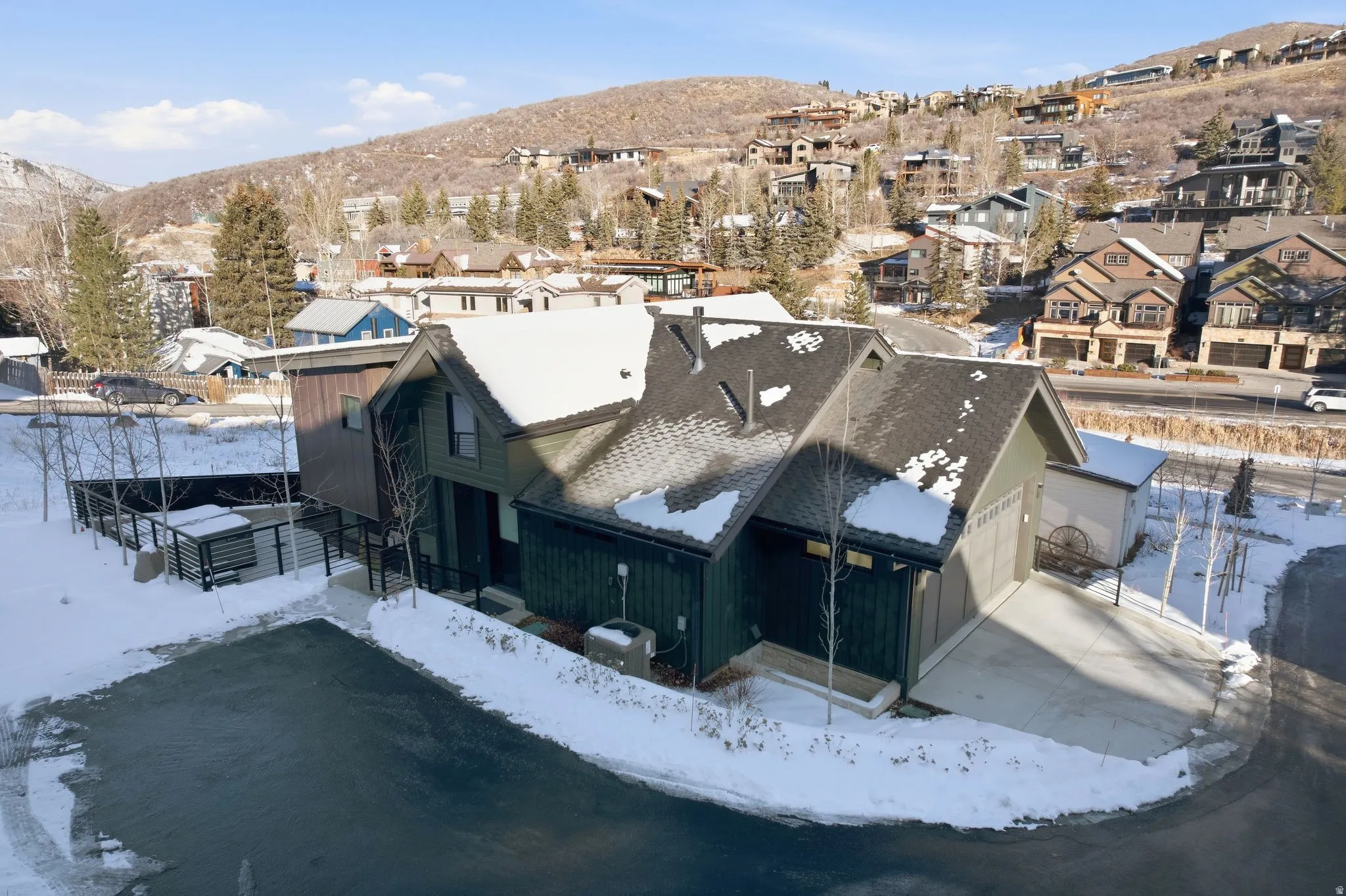 Snowy aerial view featuring a residential view and a mountain view