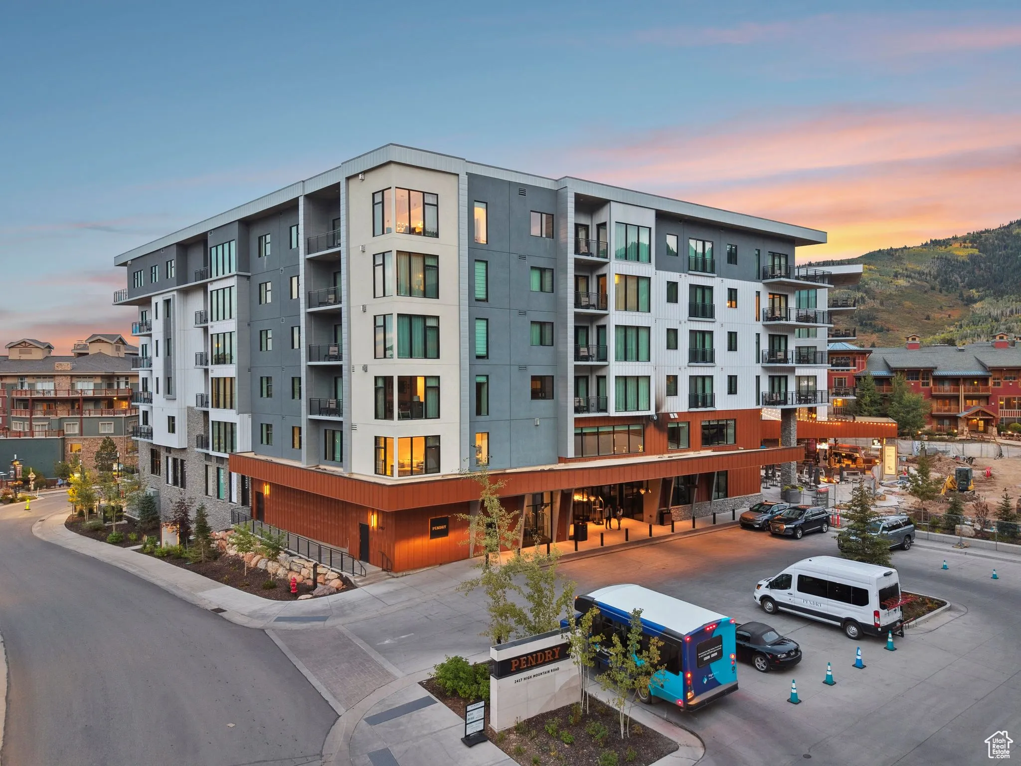 View of apartment building / complex