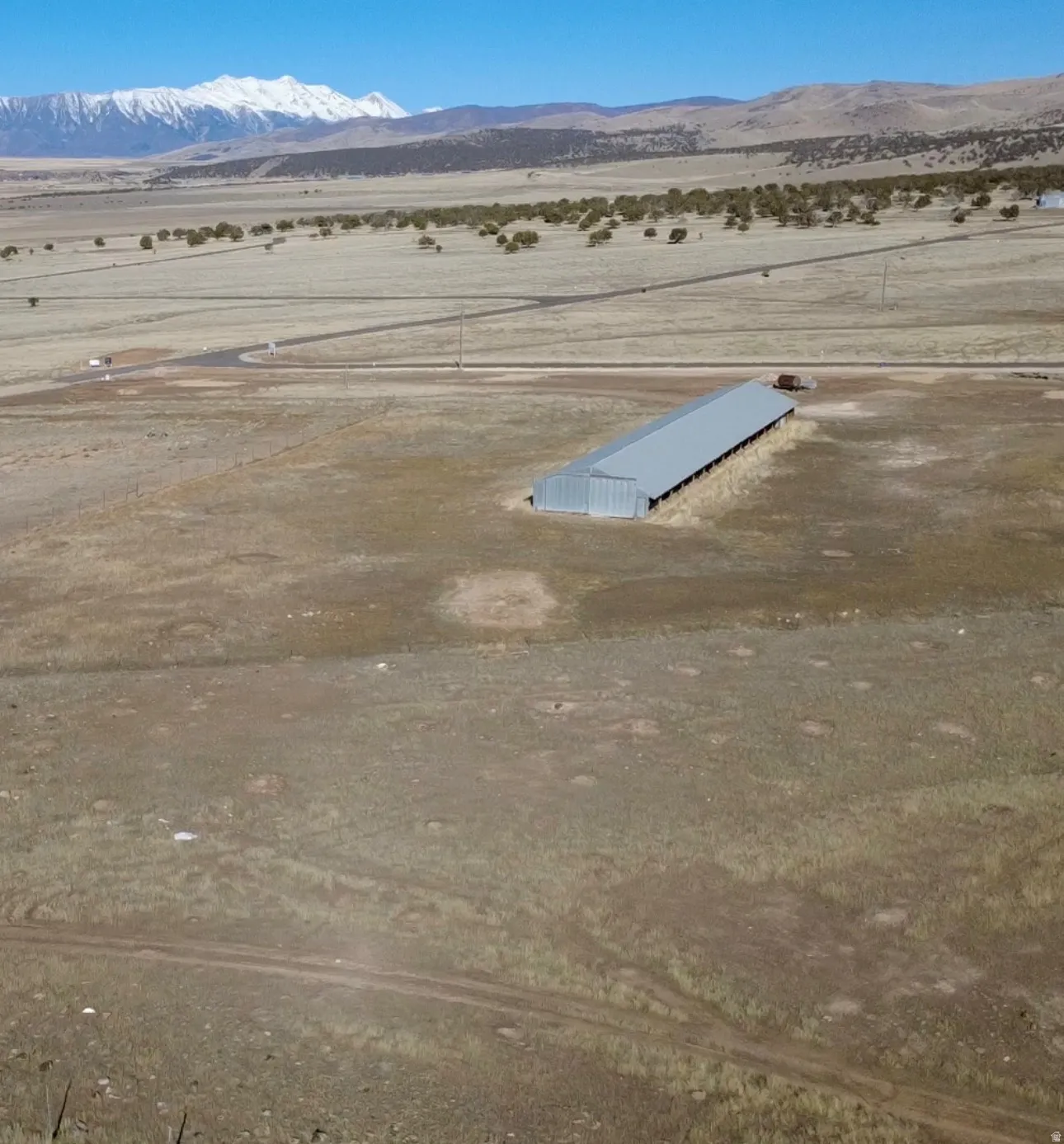 Aerial view of sparsely populated area with mountains