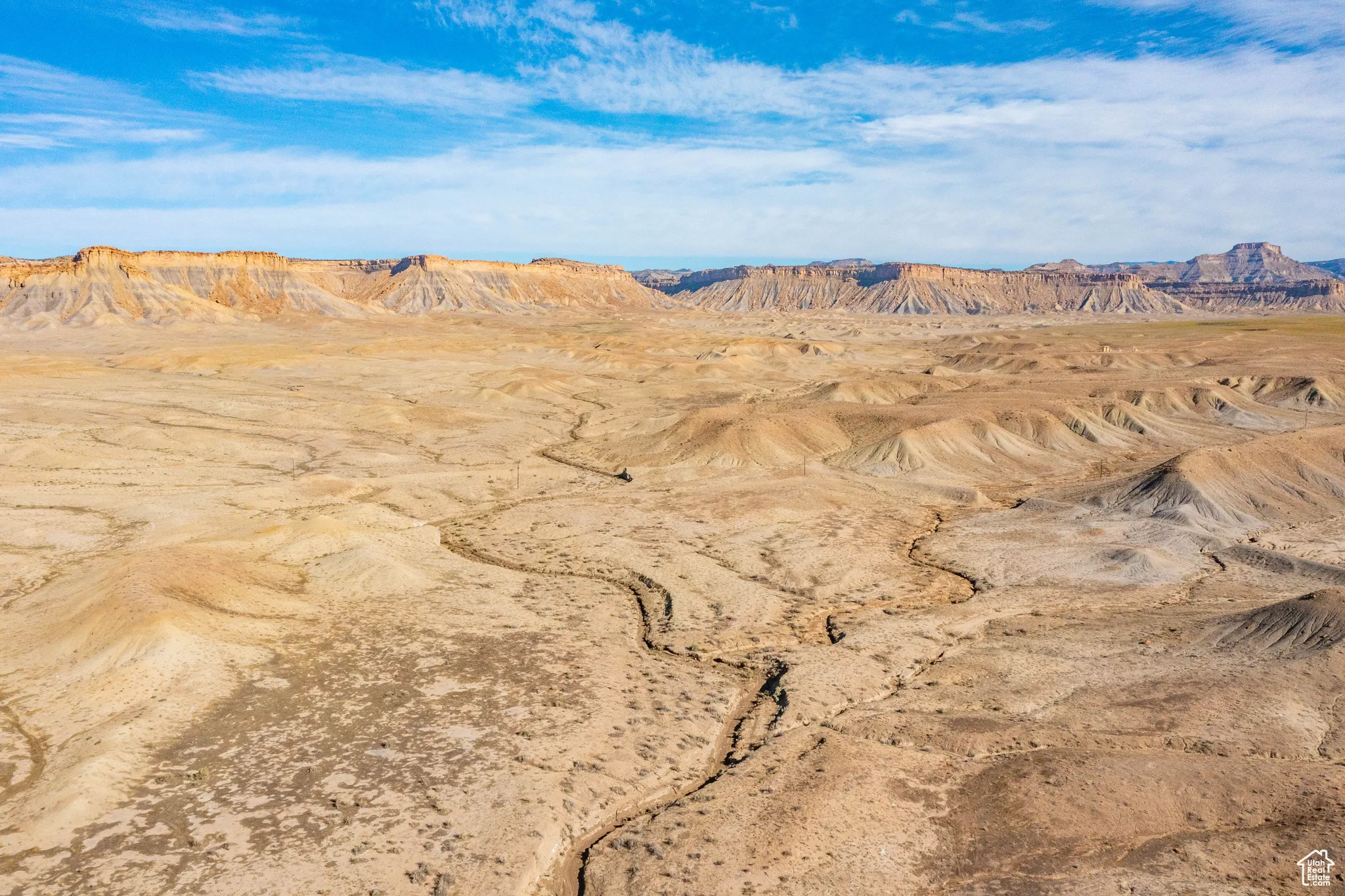 Mountain view with a desert landscape