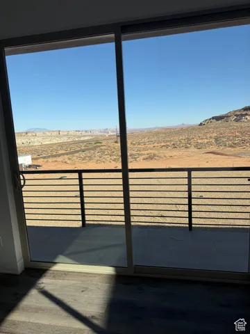Balcony featuring a desert view