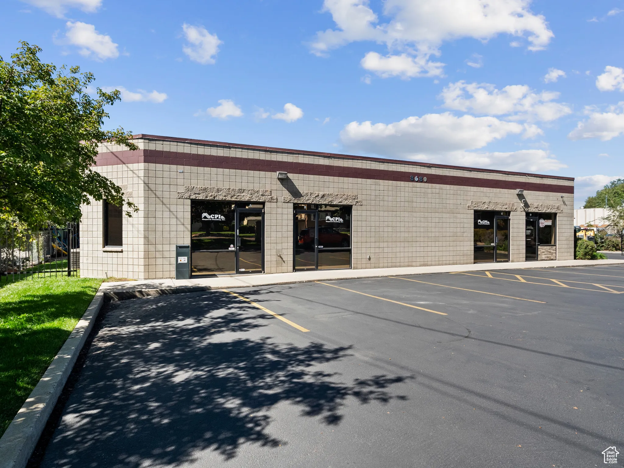 View of commercial location featuring uncovered parking