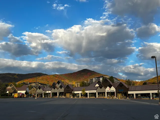 View of mountain feature